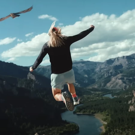 Hoka ci invita a "volare alto" con la nuova campagna “Fly human Fly”