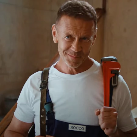 Segugio.it: Rocco Siffredi nel nuovo spot della serie "Compagnia sbagliata"