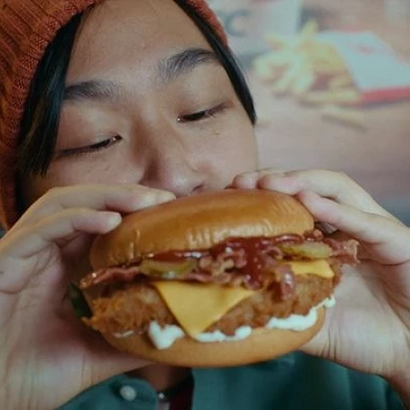 KFC Svela il Nuovo Panino Kentucky BBQ & Bacon con una Campagna Digitale di Impatto